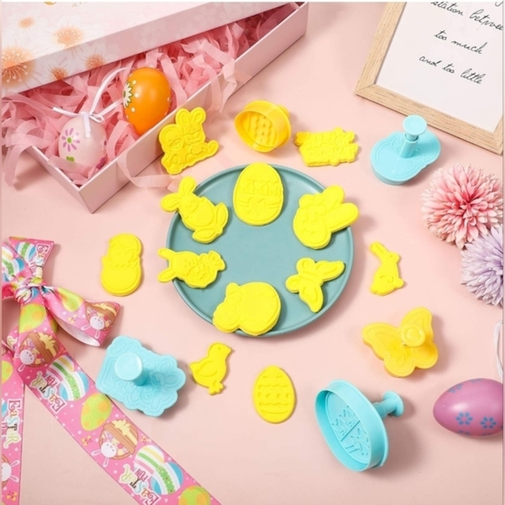 NEW 8‎ Piece Easter 3D Cookie Cutters. Color Blue